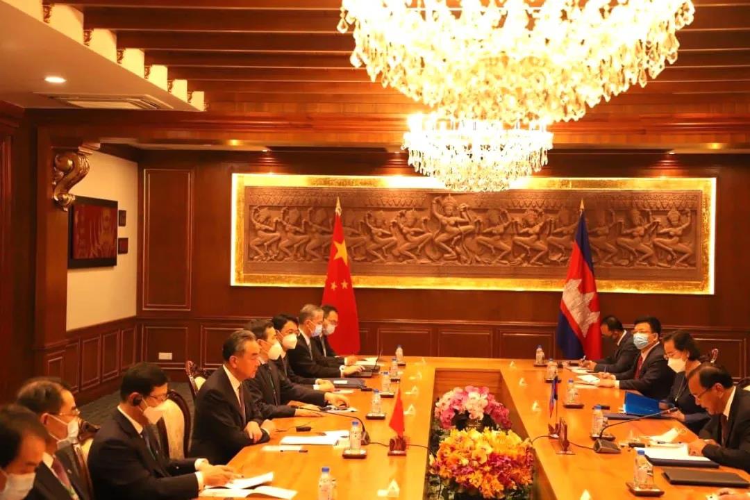 中国外交部部长王毅：让中柬友谊比铁还硬、比钢还强